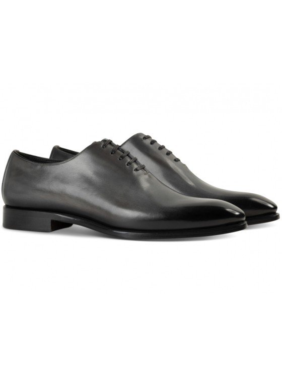 chaussures richelieu en cuir gris bout pointu vue de côté avec laçage fermé gris et semelle noire