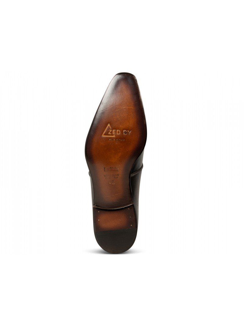 chaussure en cuir patiné bordeaux vue de dessous avec semelle en cuir marron cousue goodyear et imprimé zed by made in italy